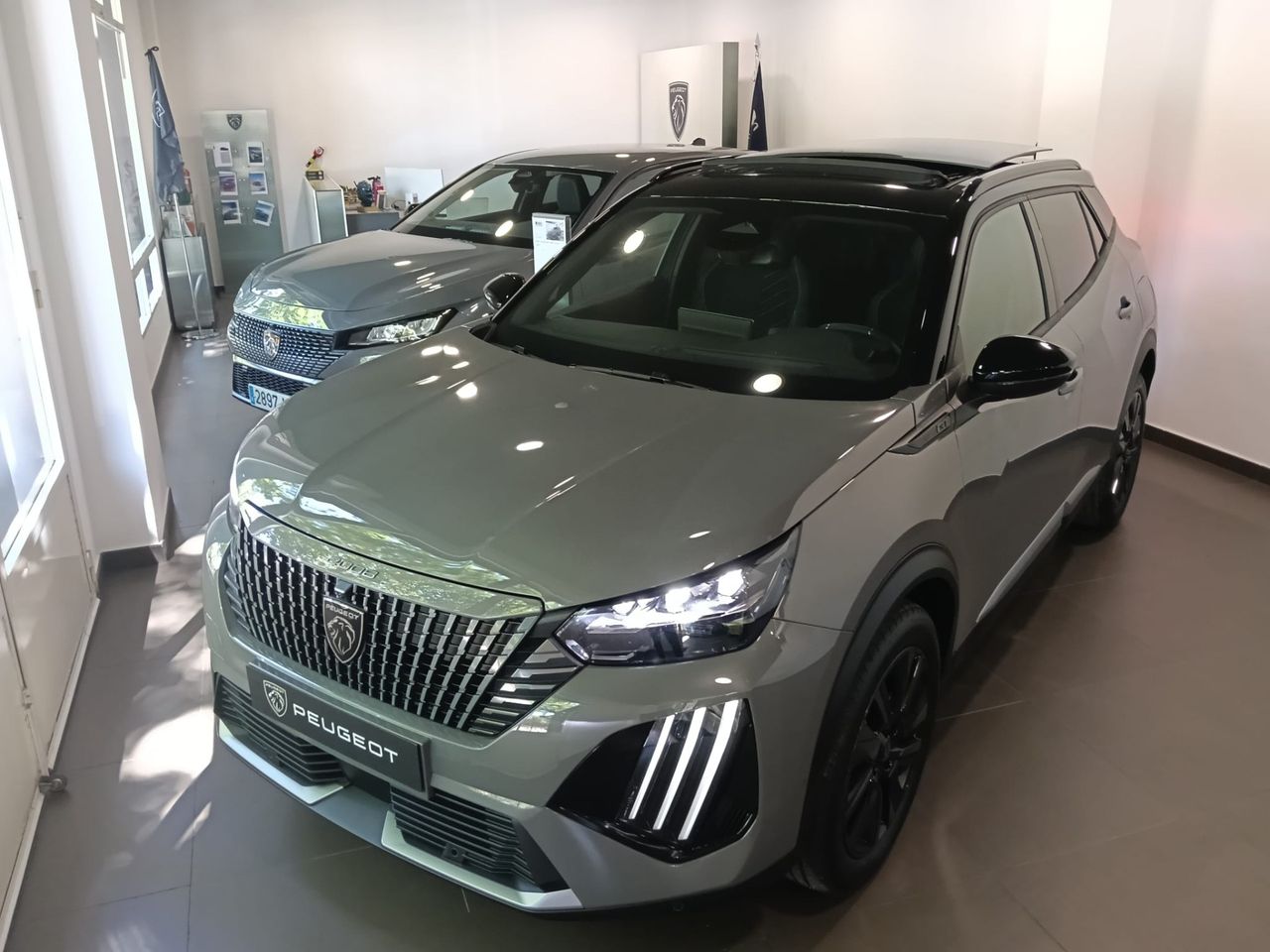 Peugeot 2008 GT Hybrid 145 e-DCS6 - Foto 2