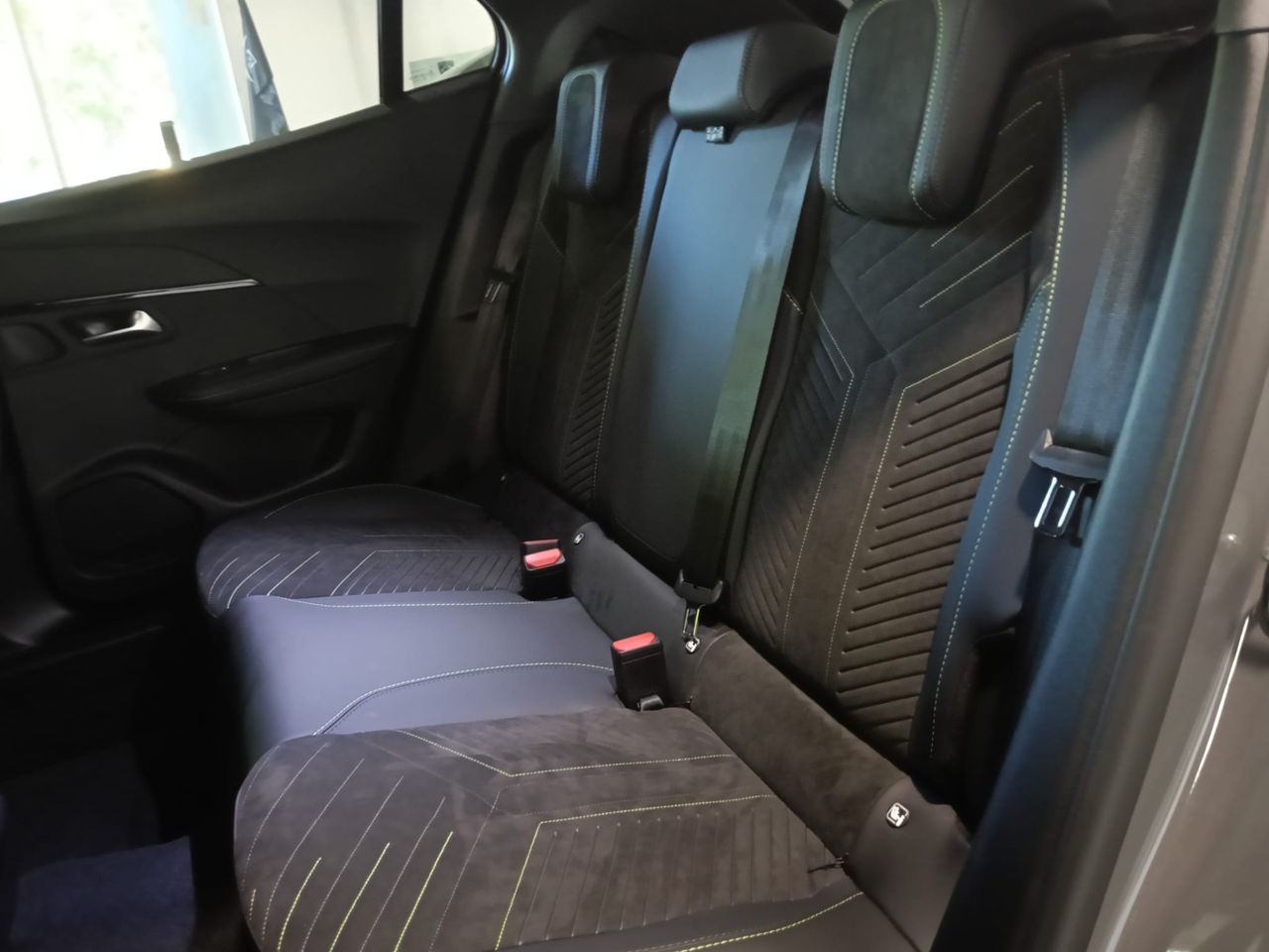 Peugeot 2008 GT Hybrid 145 e-DCS6 - Foto 2