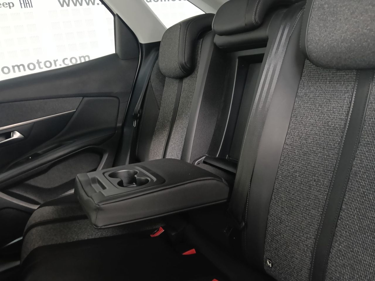 Peugeot 3008 Allure 1.5 BlueHDi 130 - Foto 2