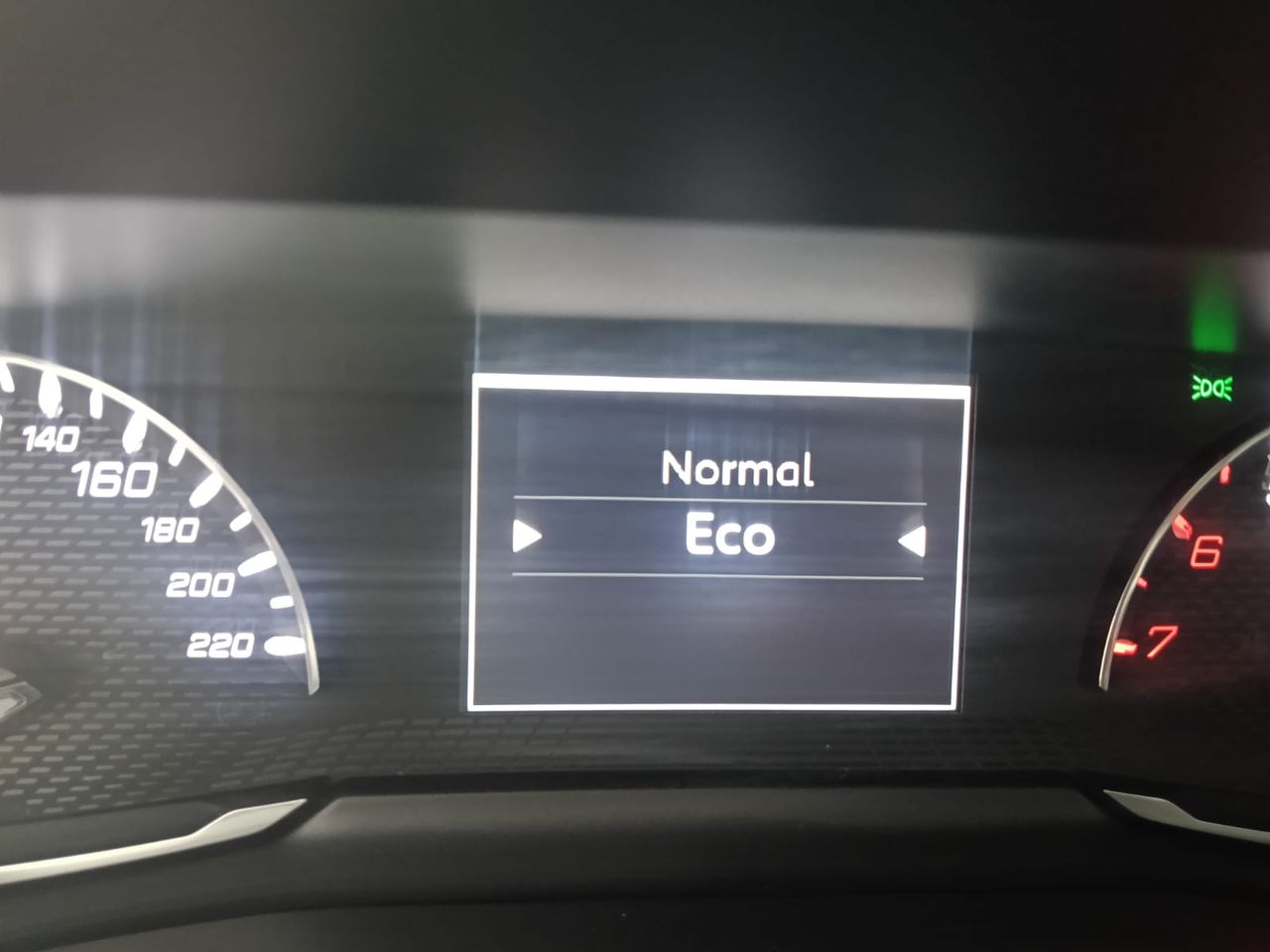Peugeot 2008 Allure Gasolina 100 S&S 6 Vel. - Foto 2