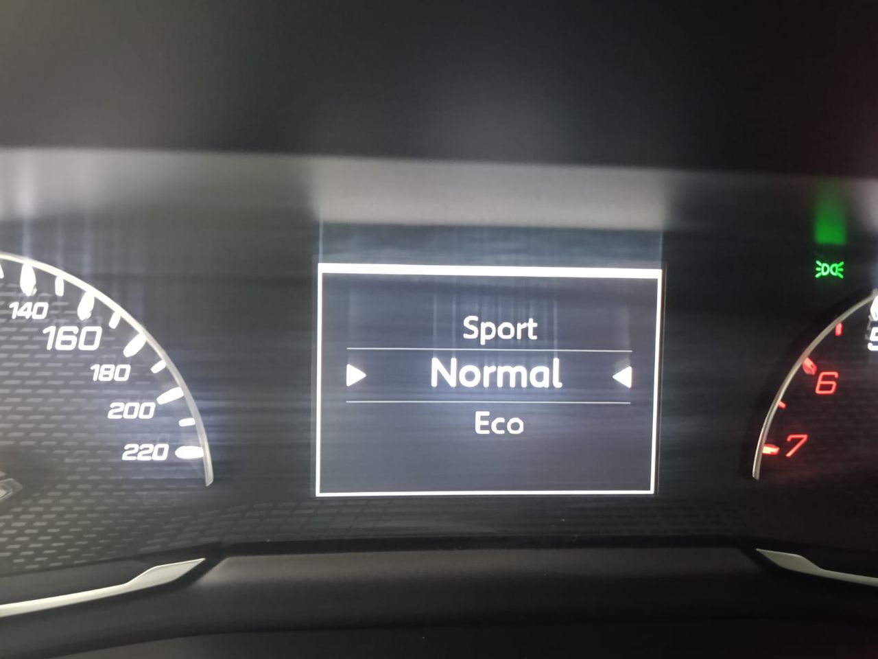 Peugeot 2008 Allure Gasolina 100 S&S 6 Vel. - Foto 2