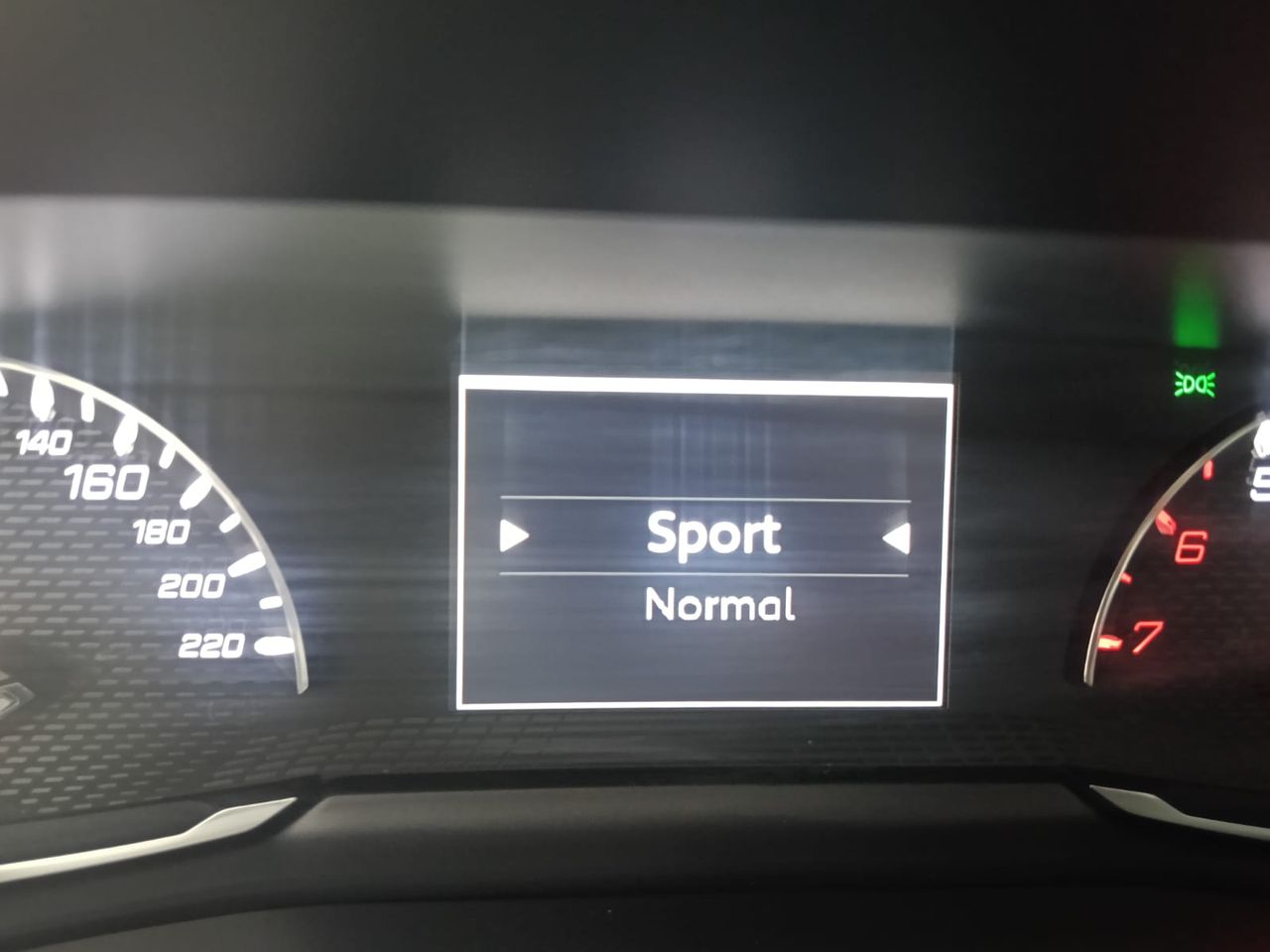 Peugeot 2008 Allure Gasolina 100 S&S 6 Vel. - Foto 2