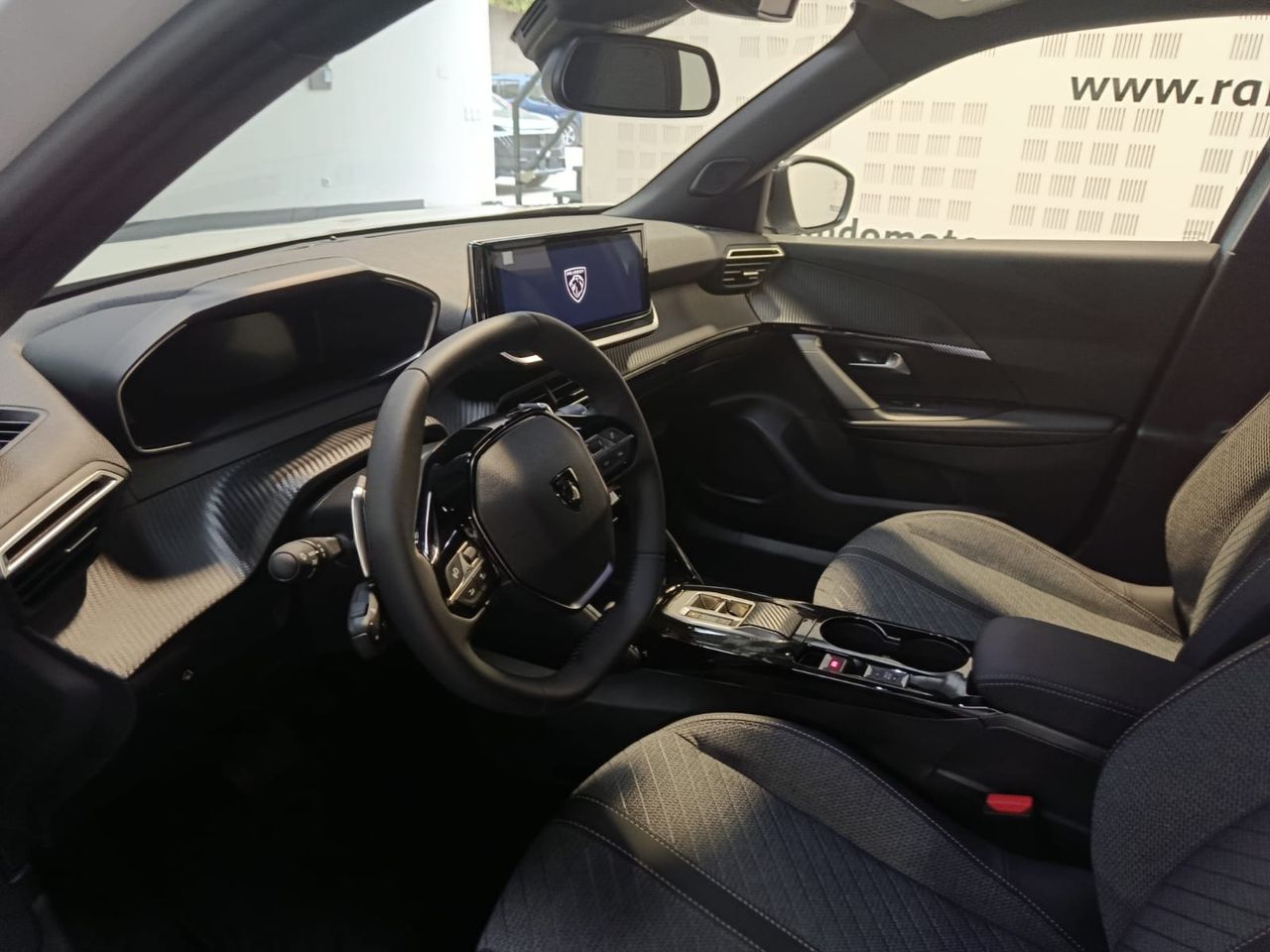 Peugeot 2008 Allure Hybrid 145 e-DCS6 - Foto 2
