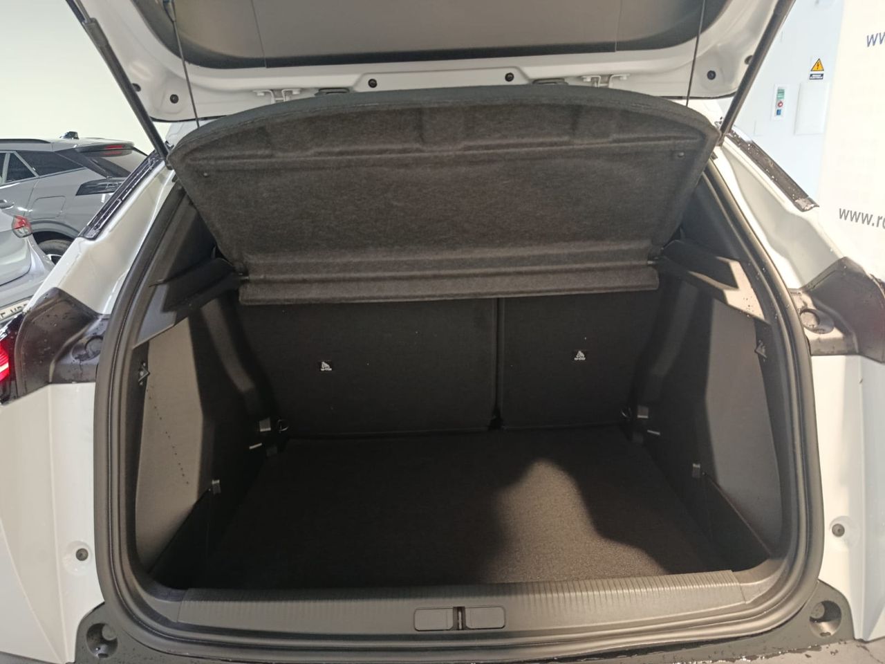 Peugeot 2008 Allure Hybrid 145 e-DCS6 - Foto 2