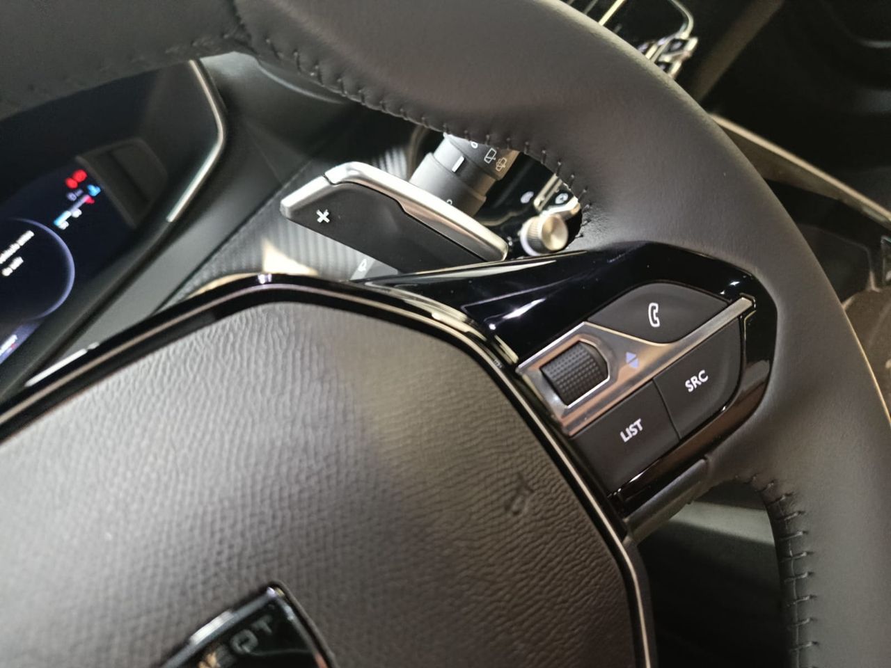 Peugeot 2008 Allure Hybrid 145 e-DCS6 - Foto 2