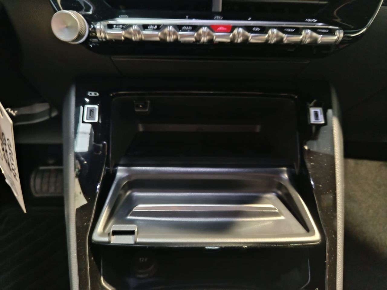 Peugeot 2008 Allure Hybrid 145 e-DCS6 - Foto 2