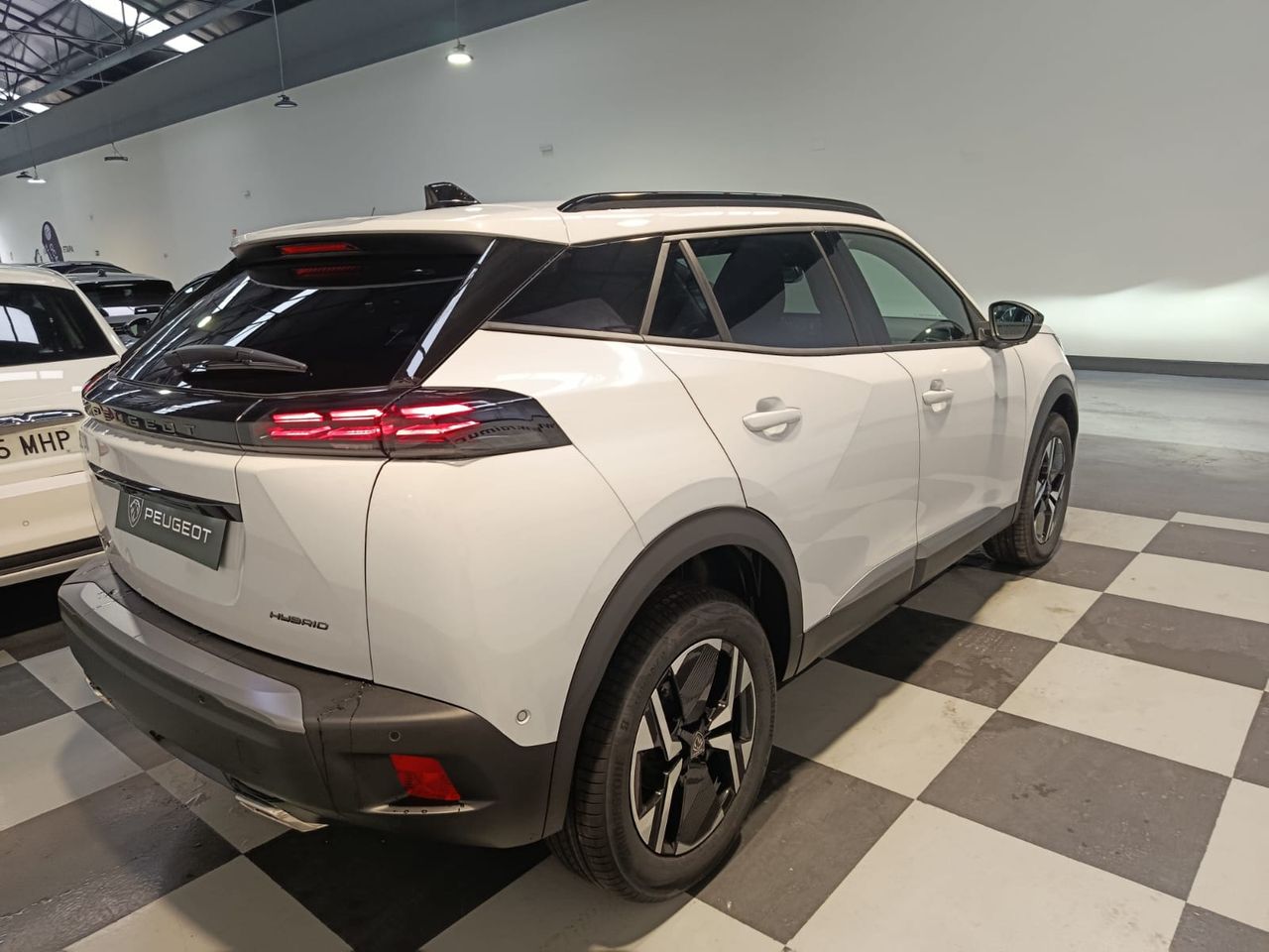 Peugeot 2008 Allure Hybrid 145 e-DCS6 - Foto 2