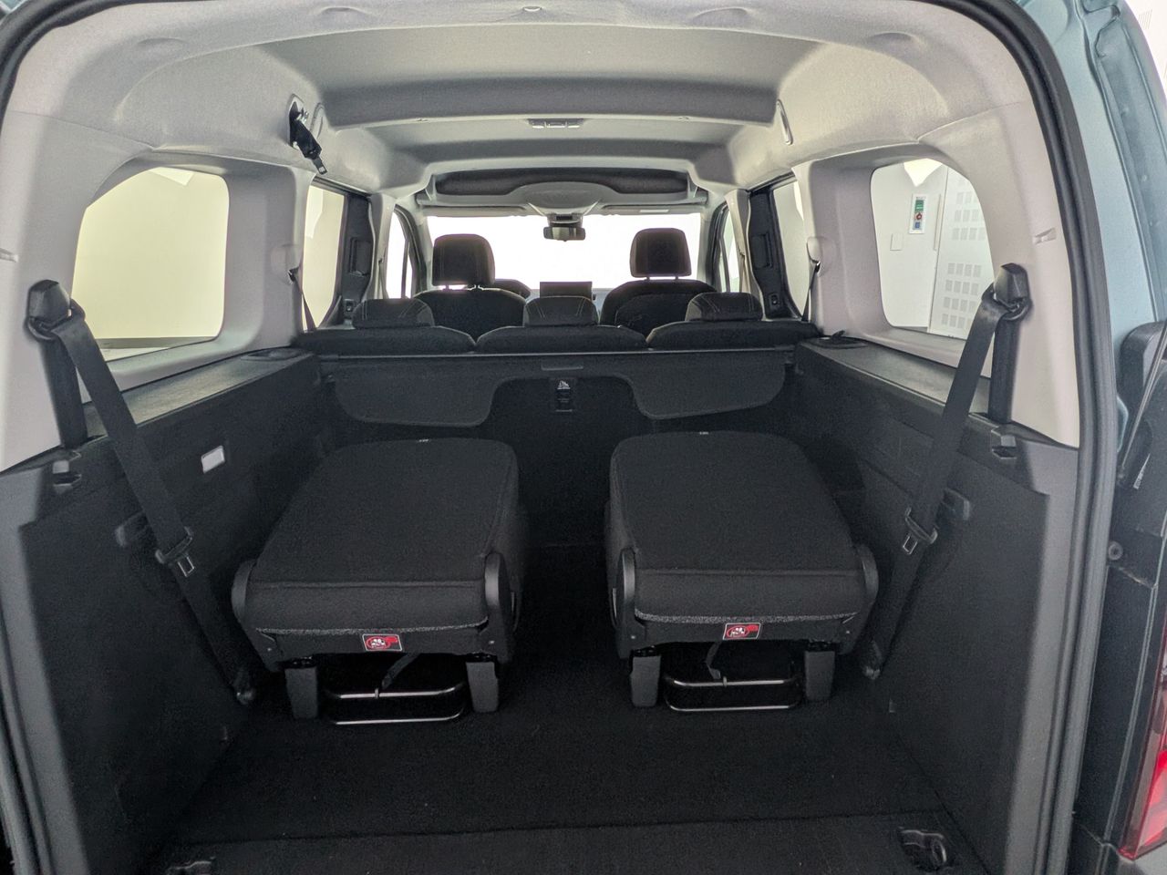 Peugeot Rifter Long Allure BlueHDi 130 EAT8 7 plazas - Foto 2
