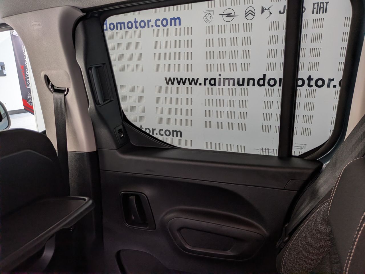 Peugeot Rifter Long Allure BlueHDi 130 EAT8 7 plazas - Foto 2