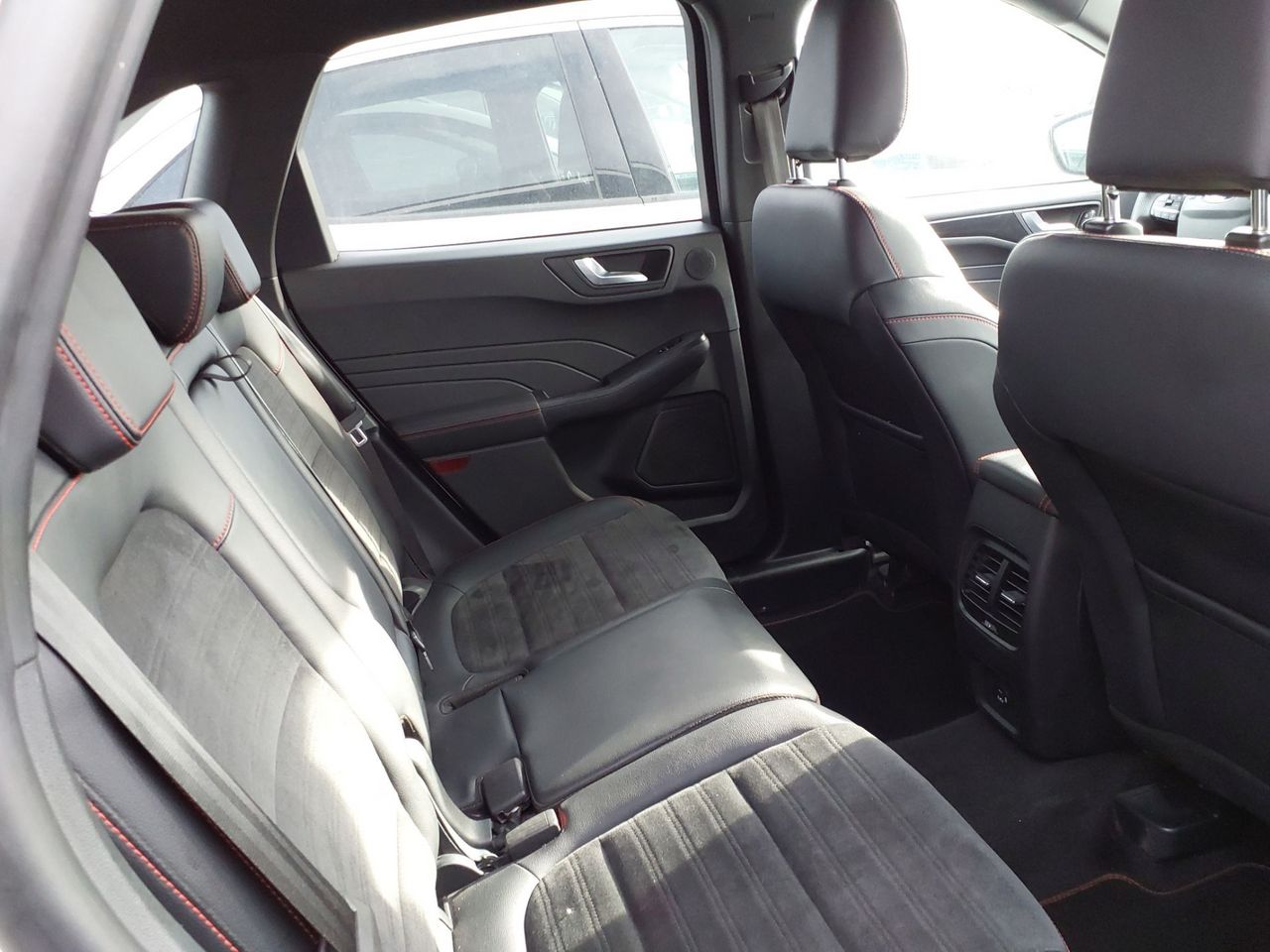 Ford Kuga ST-Line X 1.5T EcoBoost 110kW (150CV) - Foto 11