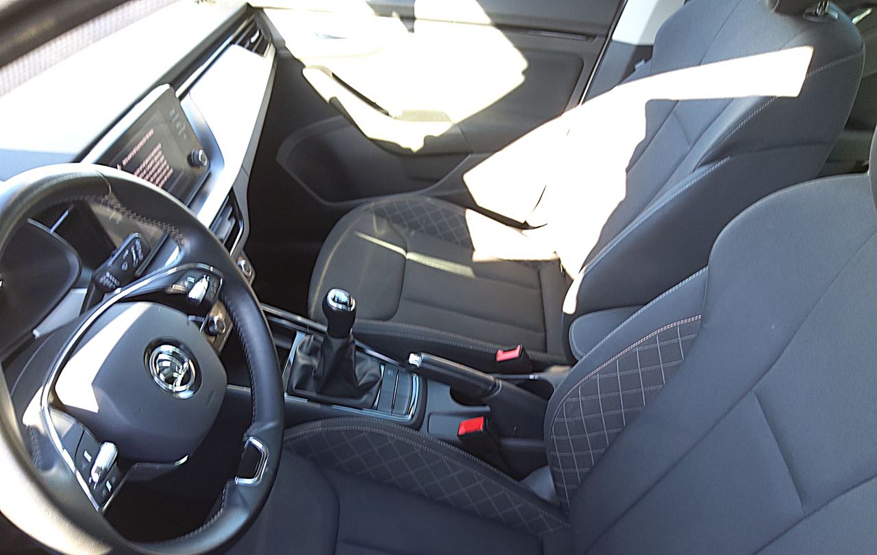 Skoda Kamiq Ambition 1.0 95CV - Foto 6