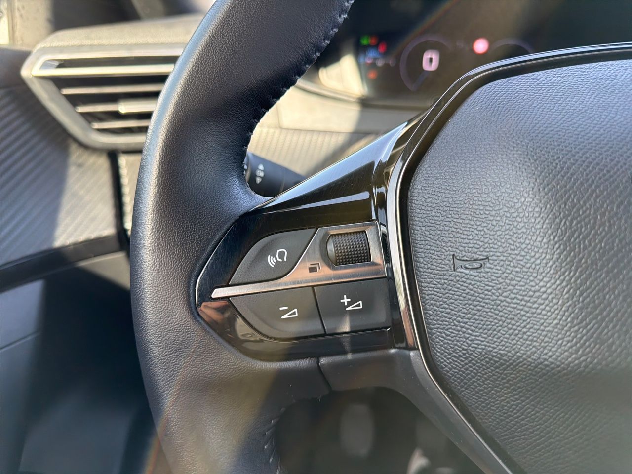 Peugeot 2008 Active Puretech 100 S&S 6 Vel. MAN - Foto 17