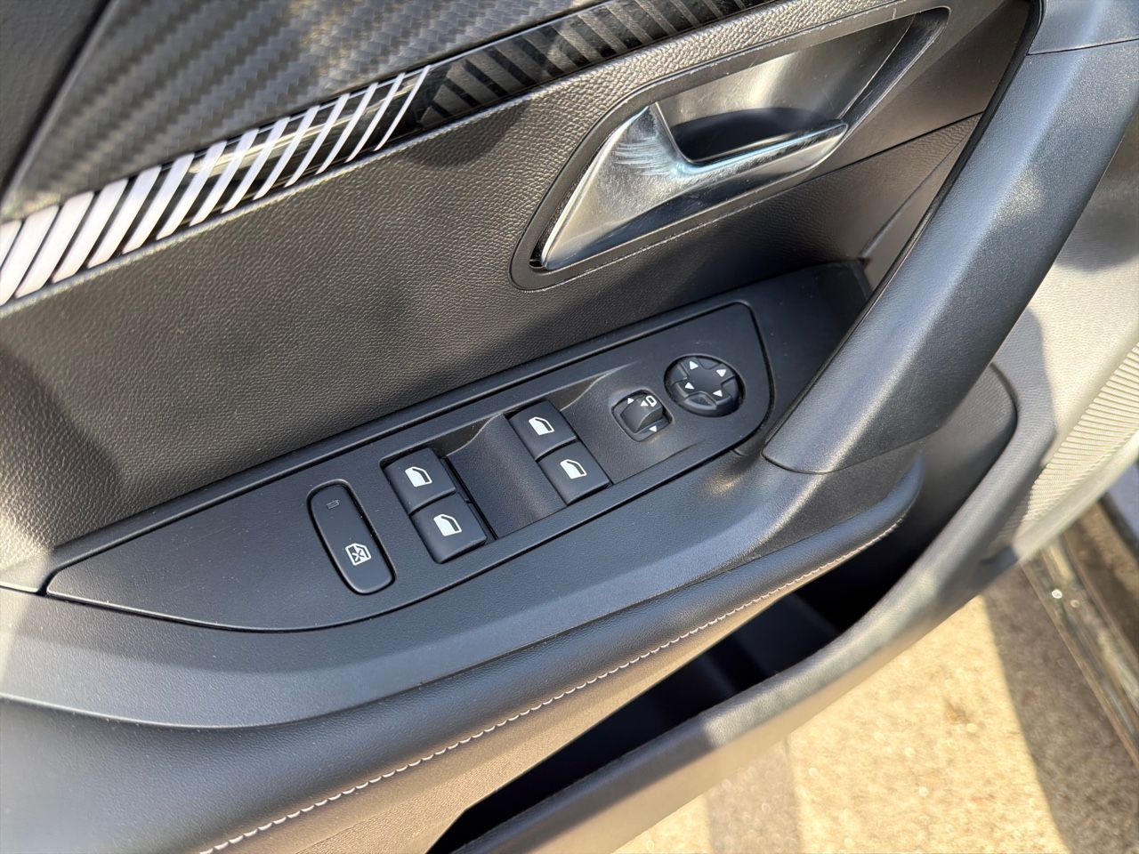 Peugeot 2008 Active Puretech 100 S&S 6 Vel. MAN - Foto 30