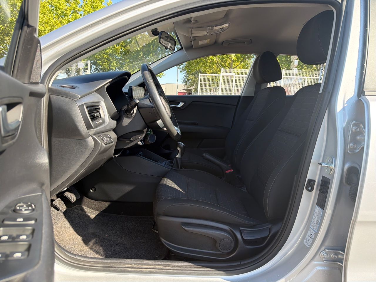 Kia Rio Active 1.0 100cv - Foto 10