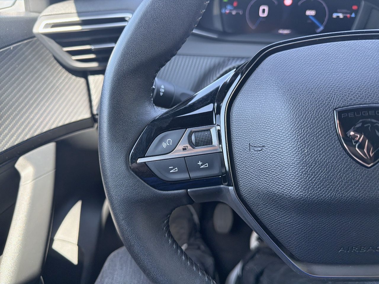 Peugeot 2008 Allure Pack Puretech 100 S&S 6 Vel. MAN - Foto 18
