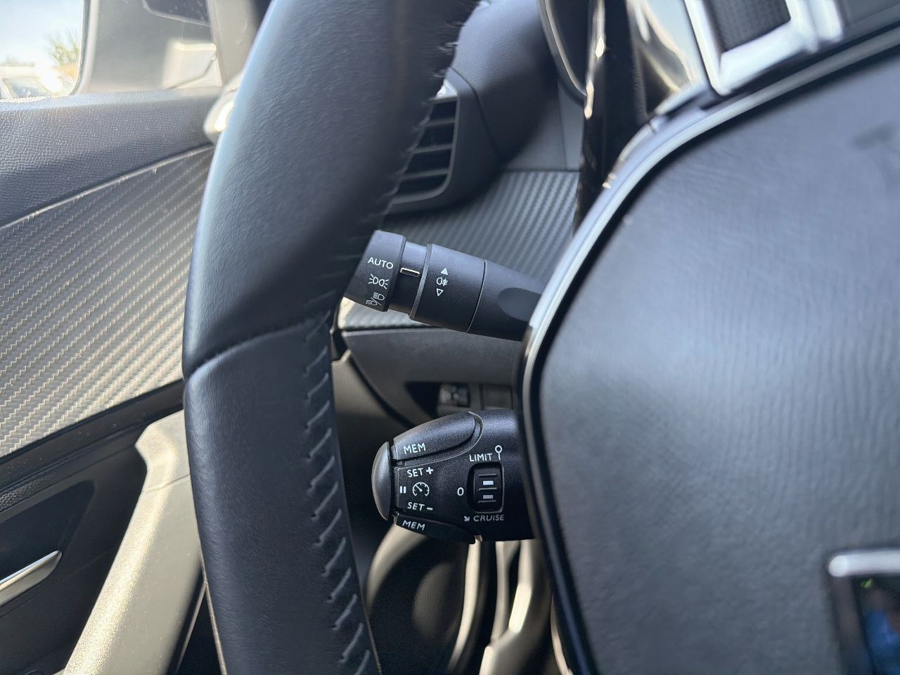 Peugeot 2008 Allure Pack Puretech 100 S&S 6 Vel. MAN - Foto 19