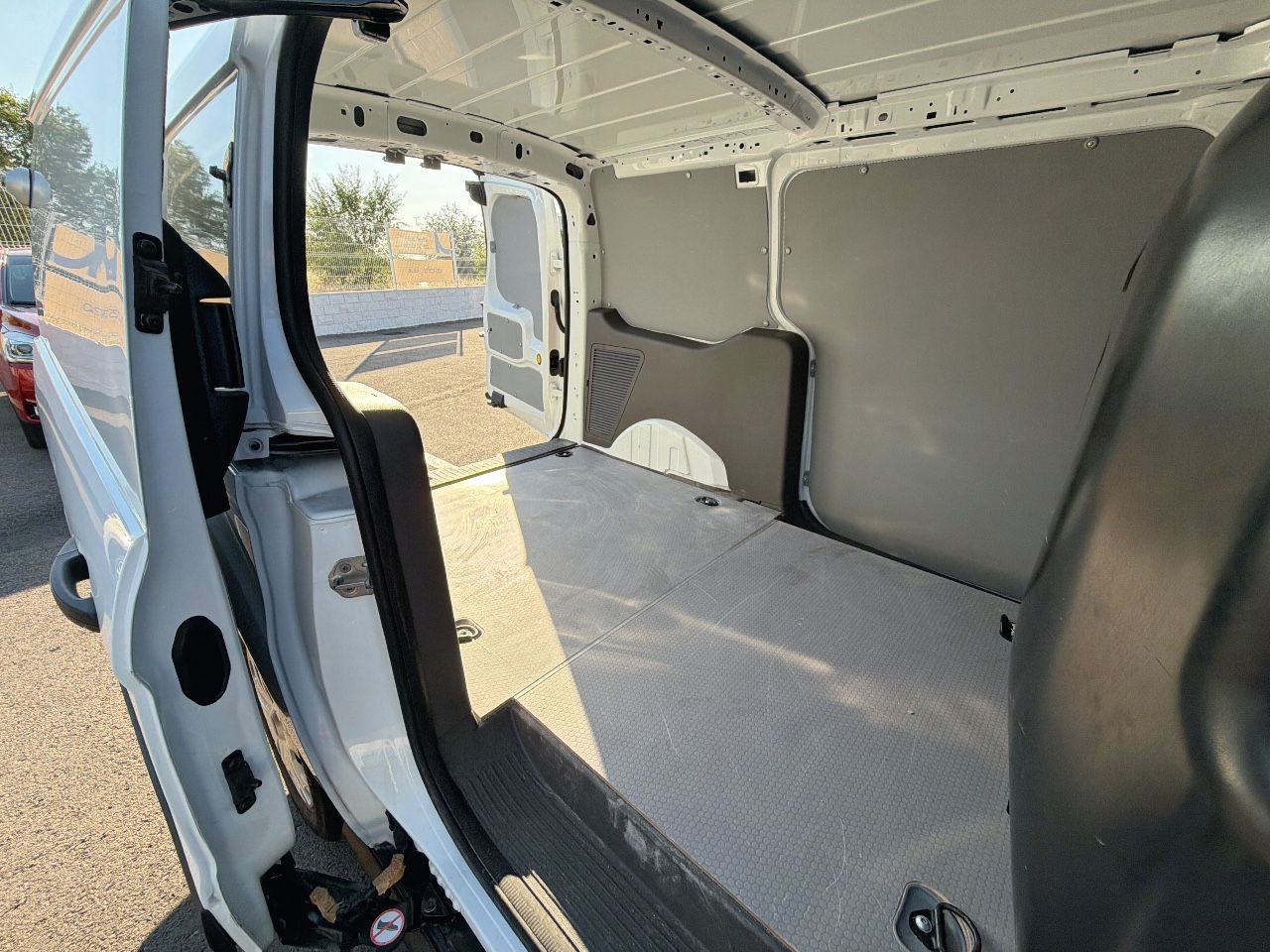 Ford Transit Connect FT210 L2 TREND 100CV - Foto 17