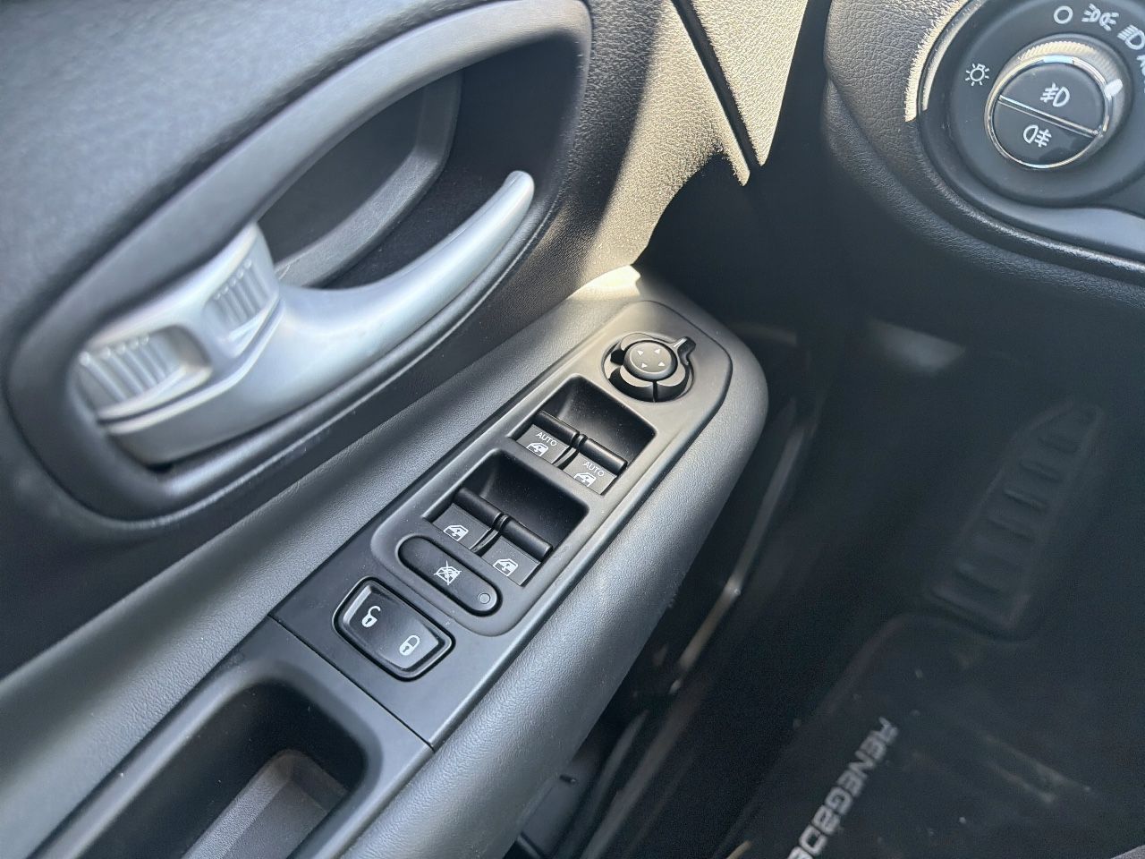 Jeep Renegade eHybrid 1.5 96kW(130CV) Limited ATX - Foto 33