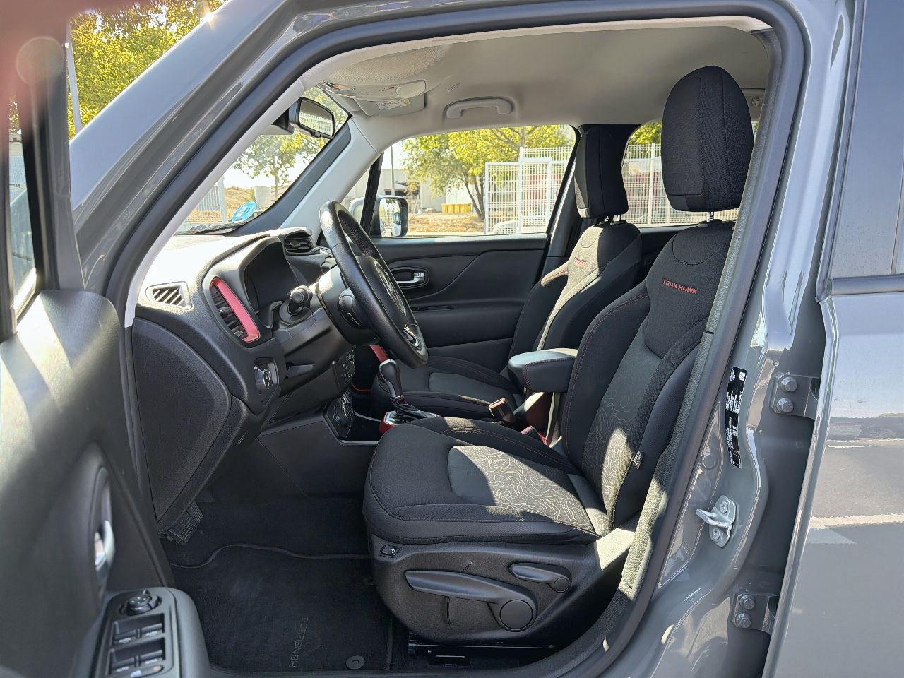Jeep Renegade Trailhawk 1.3 PHEV 177kW (240CV) AT AWD - Foto 10