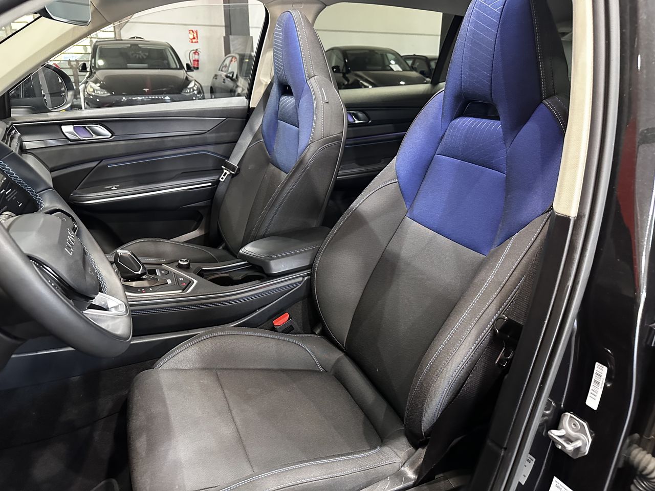 lynk & co 01 2023 / foto grande (3)