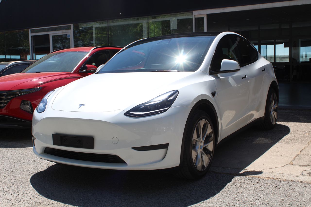 Foto tesla model y 2023 /