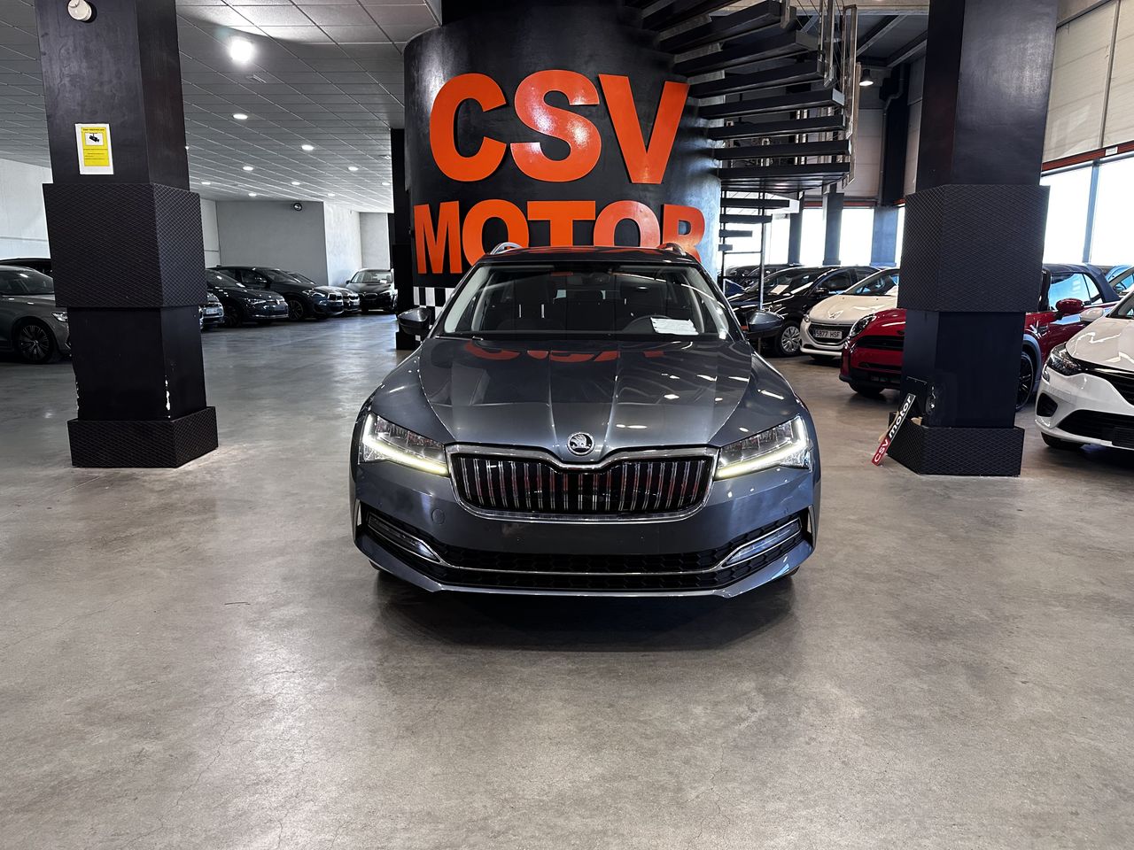 skoda superb 2021 / foto grande (3)
