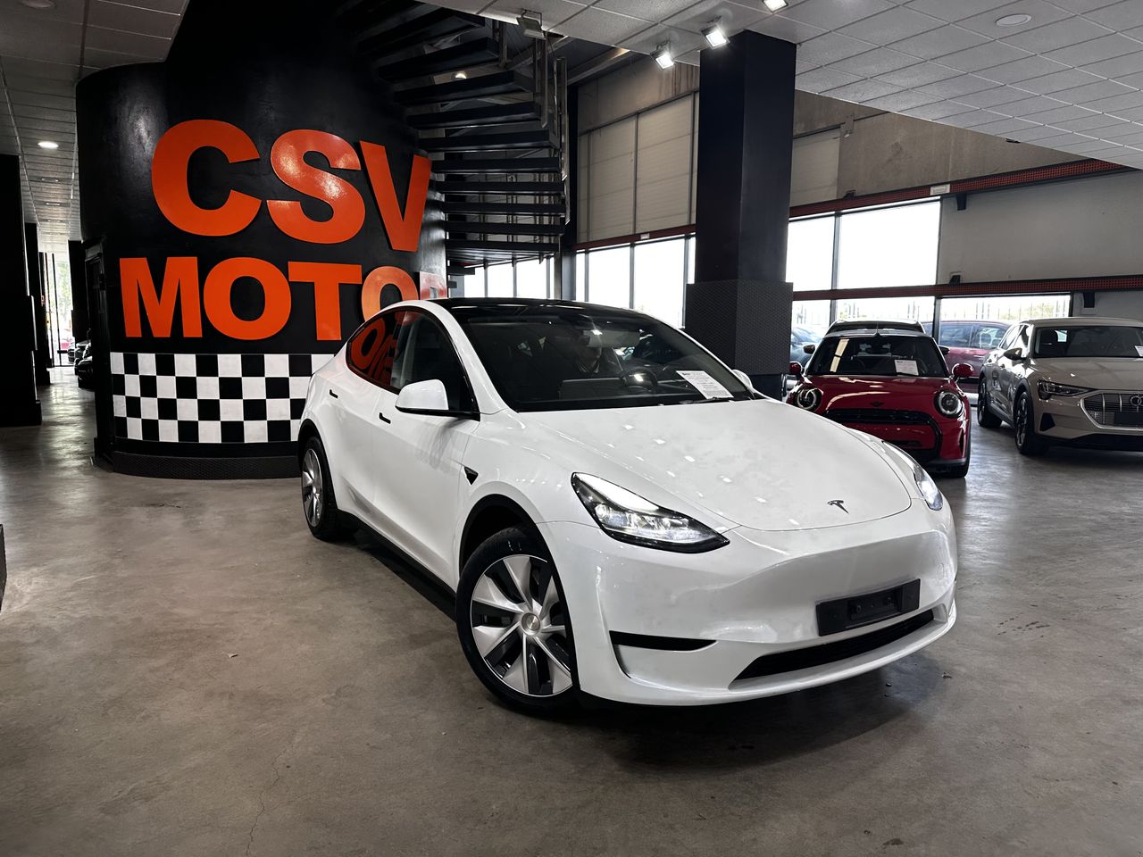 tesla model y 2023 / foto grande (3)