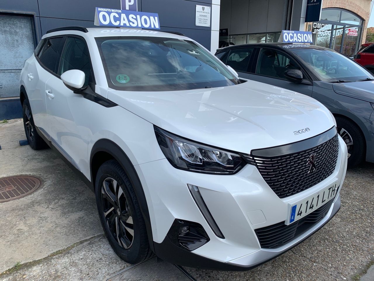 peugeot 2008 allure pack puretech 130 eat8 foto grande (2)