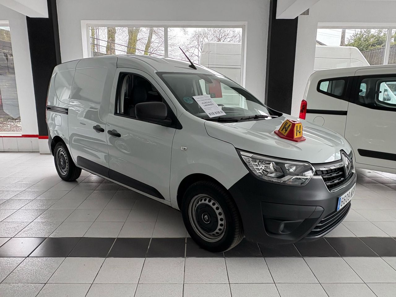 renault express 2023 / foto grande (2)