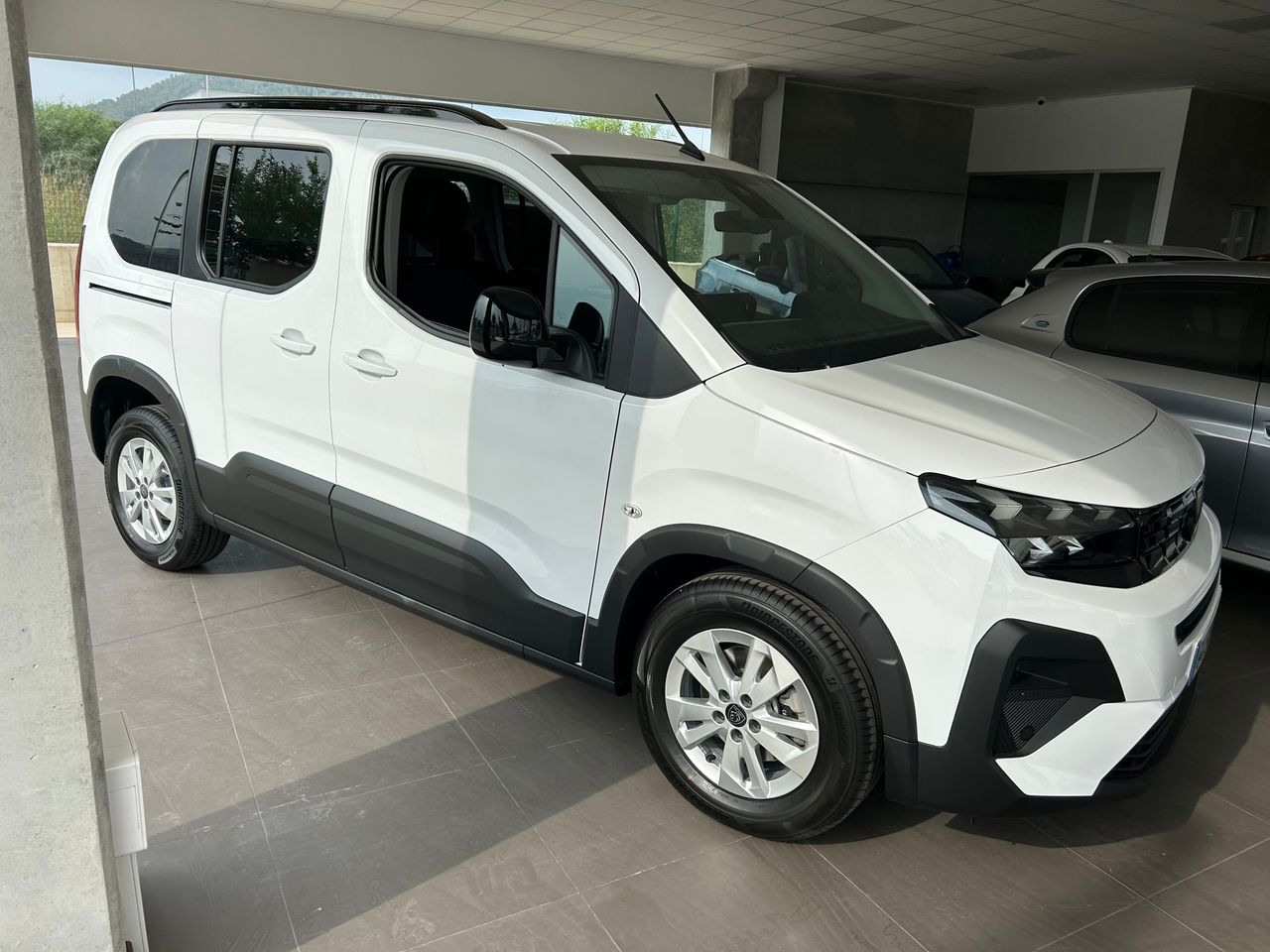 foto de peugeot rifter 2024 de segunda mano