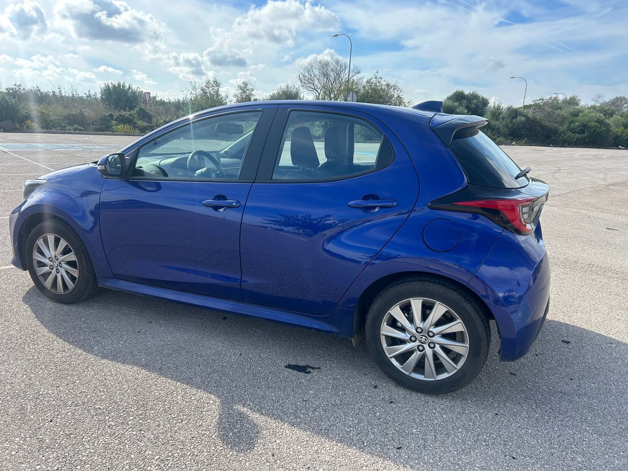 toyota yaris 2024 / foto grande (3)
