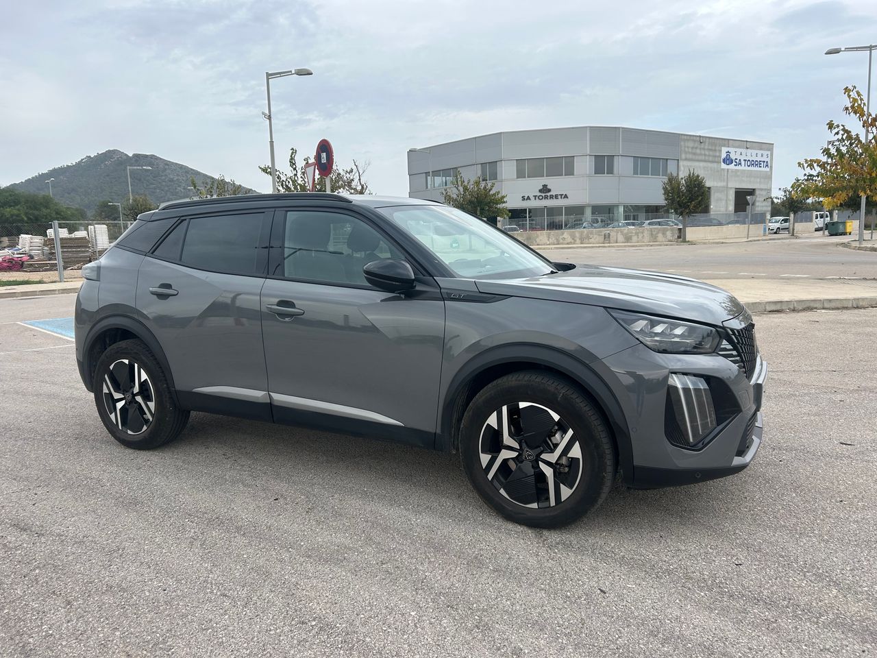 Coche hibrido con mbux  de segunda mano - peugeot 2008 2024 /