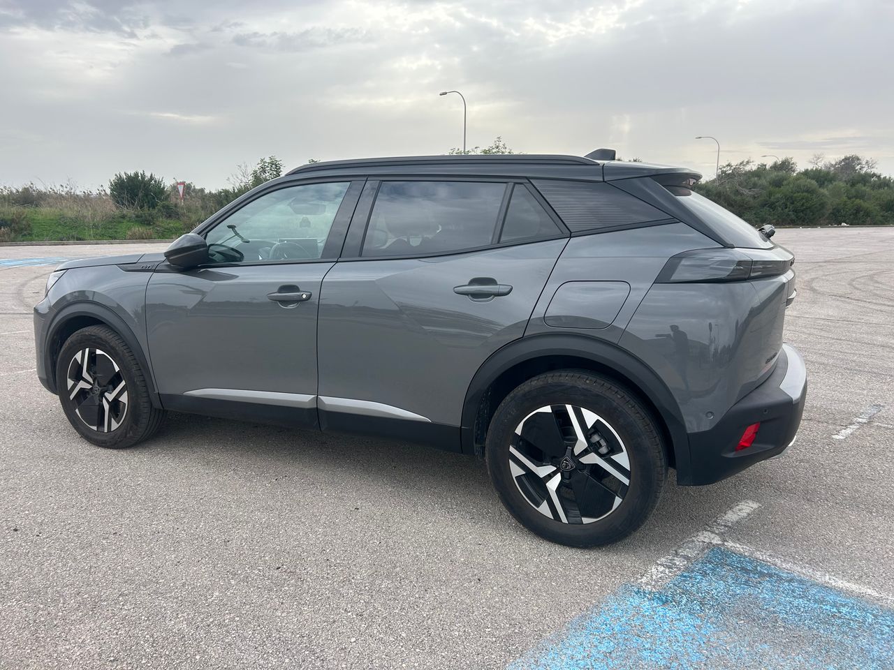 peugeot 2008 2024 / foto grande (3)