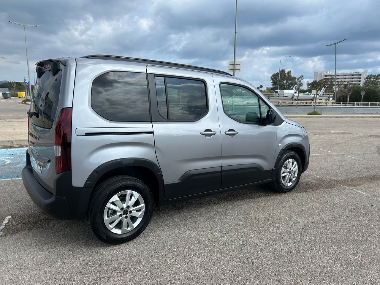 peugeot rifter 2025 / foto grande (2)