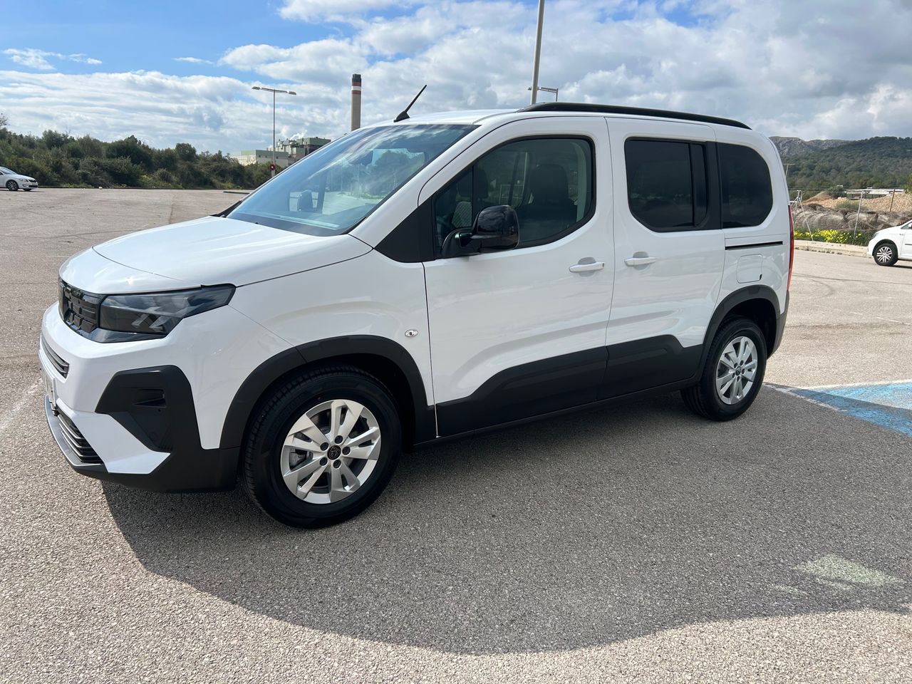 peugeot rifter 2025 / foto grande (3)