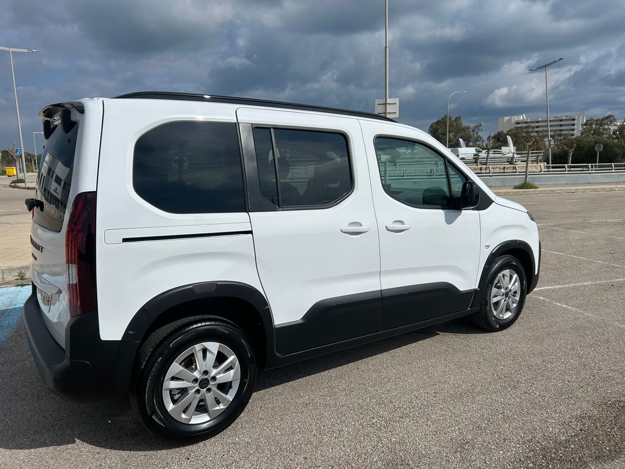 peugeot rifter 2025 / foto grande (2)