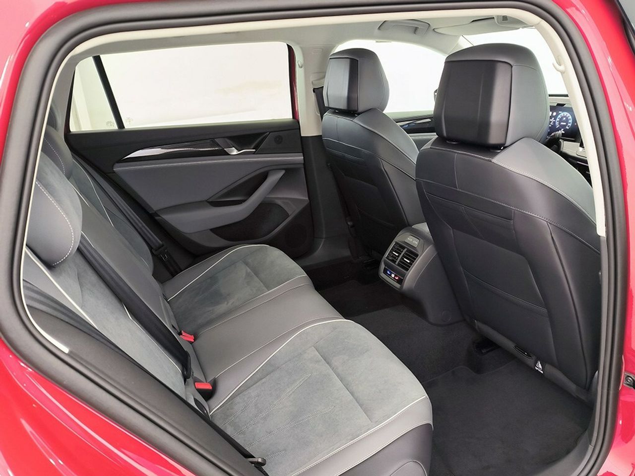 Volkswagen Passat Variant 2.0 Tdi 150 Cv Dsg Business - Foto 2