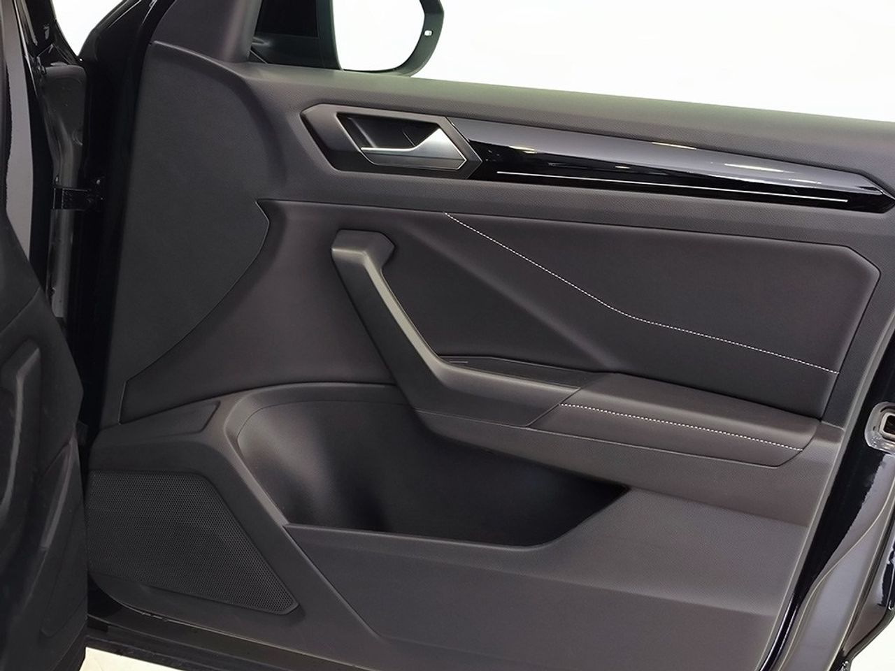 Volkswagen T-roc Dark Line 1.0 Tsi 115 Cv - Foto 2