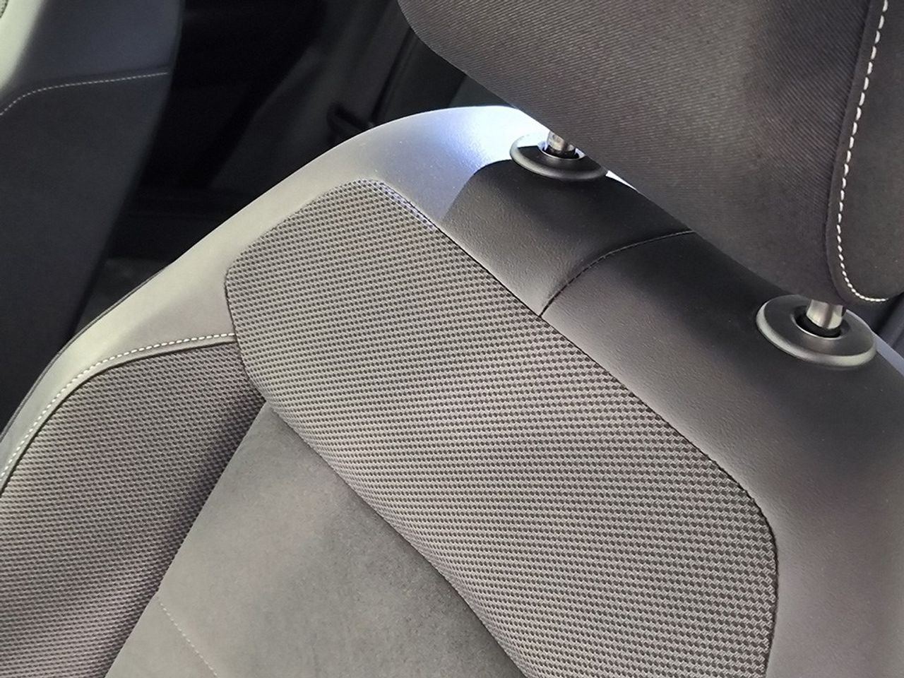 Volkswagen T-roc Dark Line 1.0 Tsi 115 Cv - Foto 2