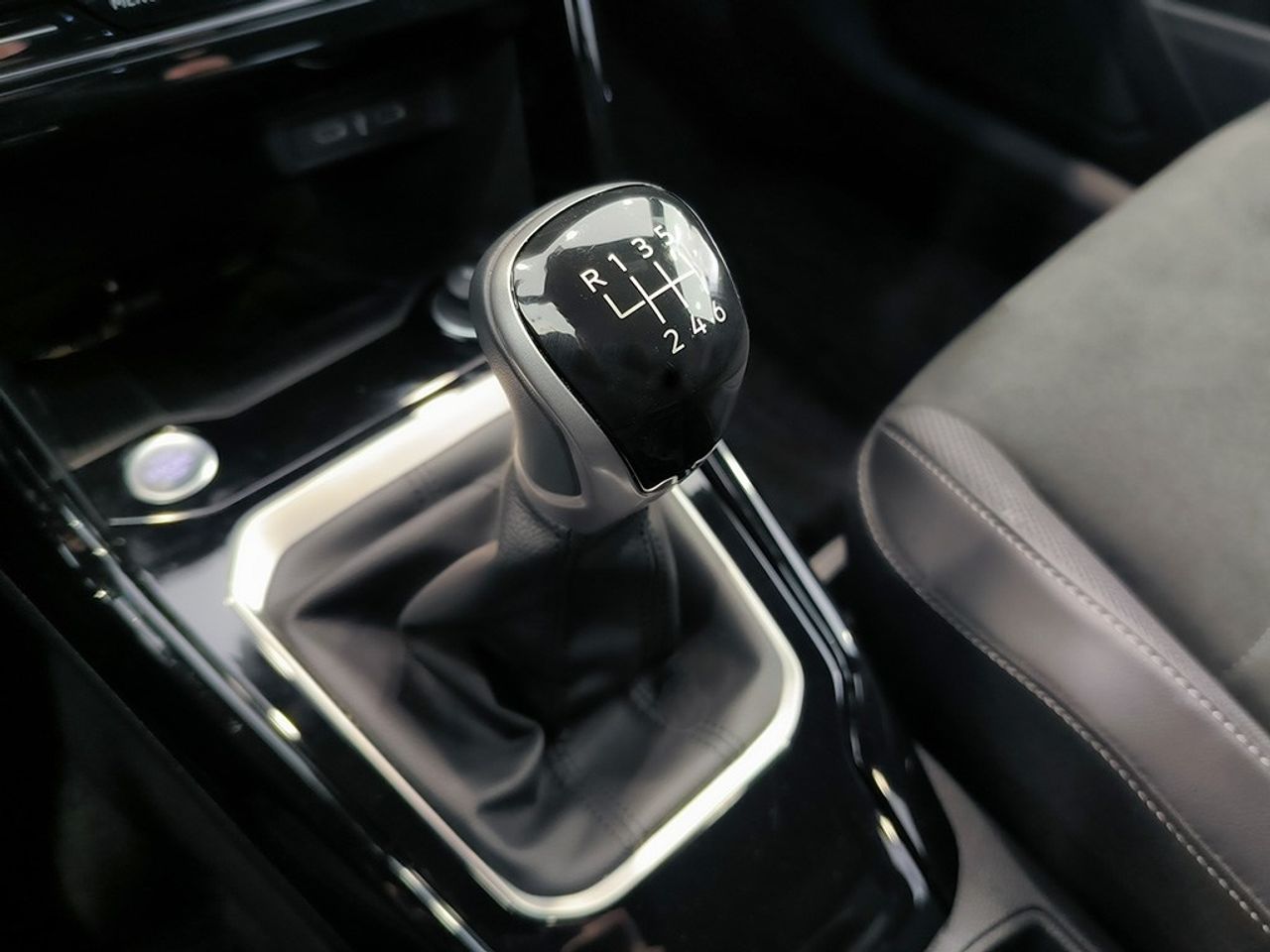 Volkswagen T-roc Dark Line 1.0 Tsi 115 Cv - Foto 2