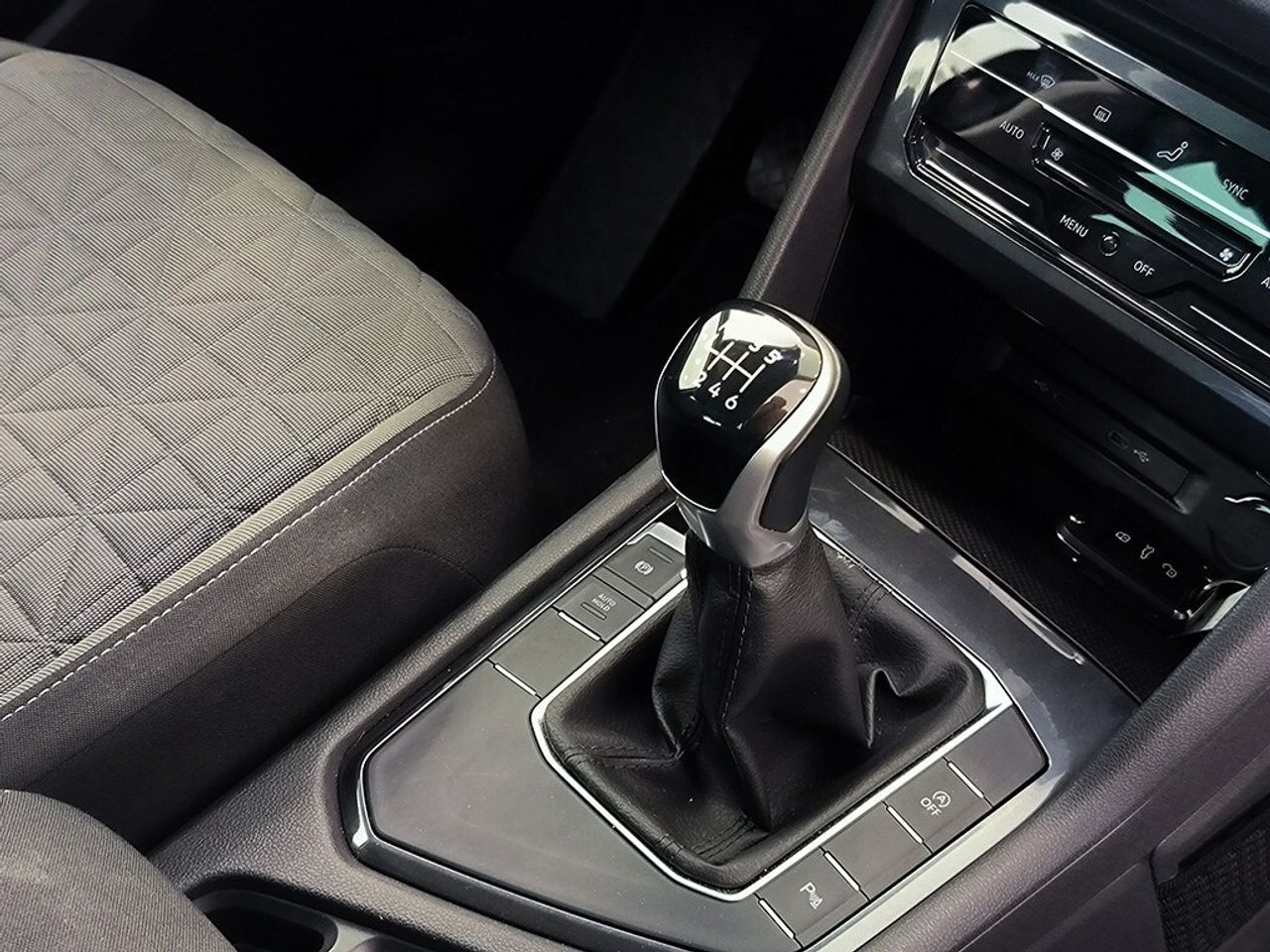 Volkswagen Tiguan 2.0 Tdi 150 Cv Life - Foto 2