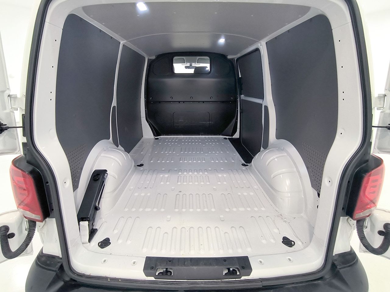 Volkswagen Transporter 6.1 Furgon Batalla Corta 2.0 Tdi 81 K - Foto 2