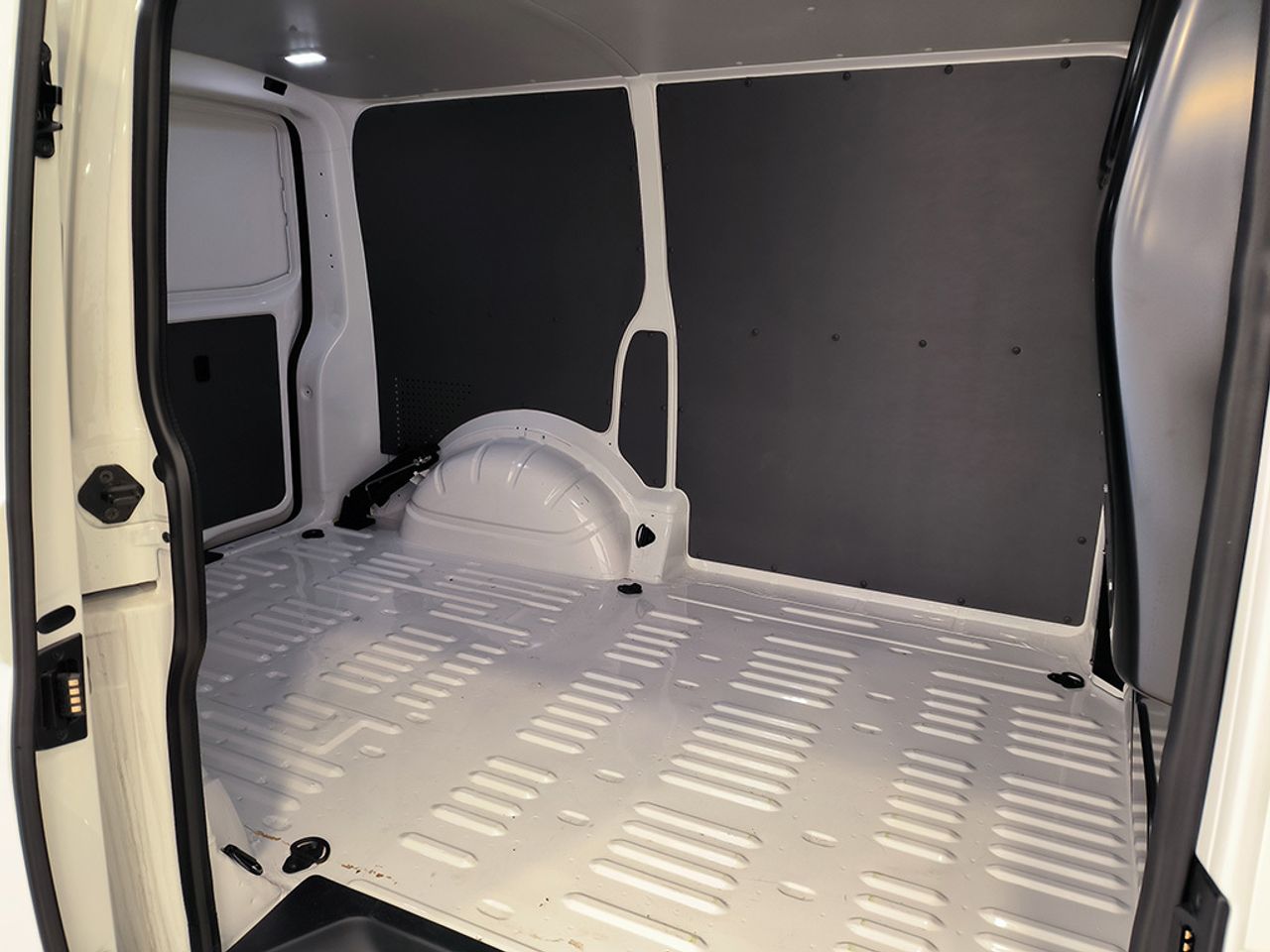 Volkswagen Transporter 6.1 Furgon Batalla Corta 2.0 Tdi 81 K - Foto 2