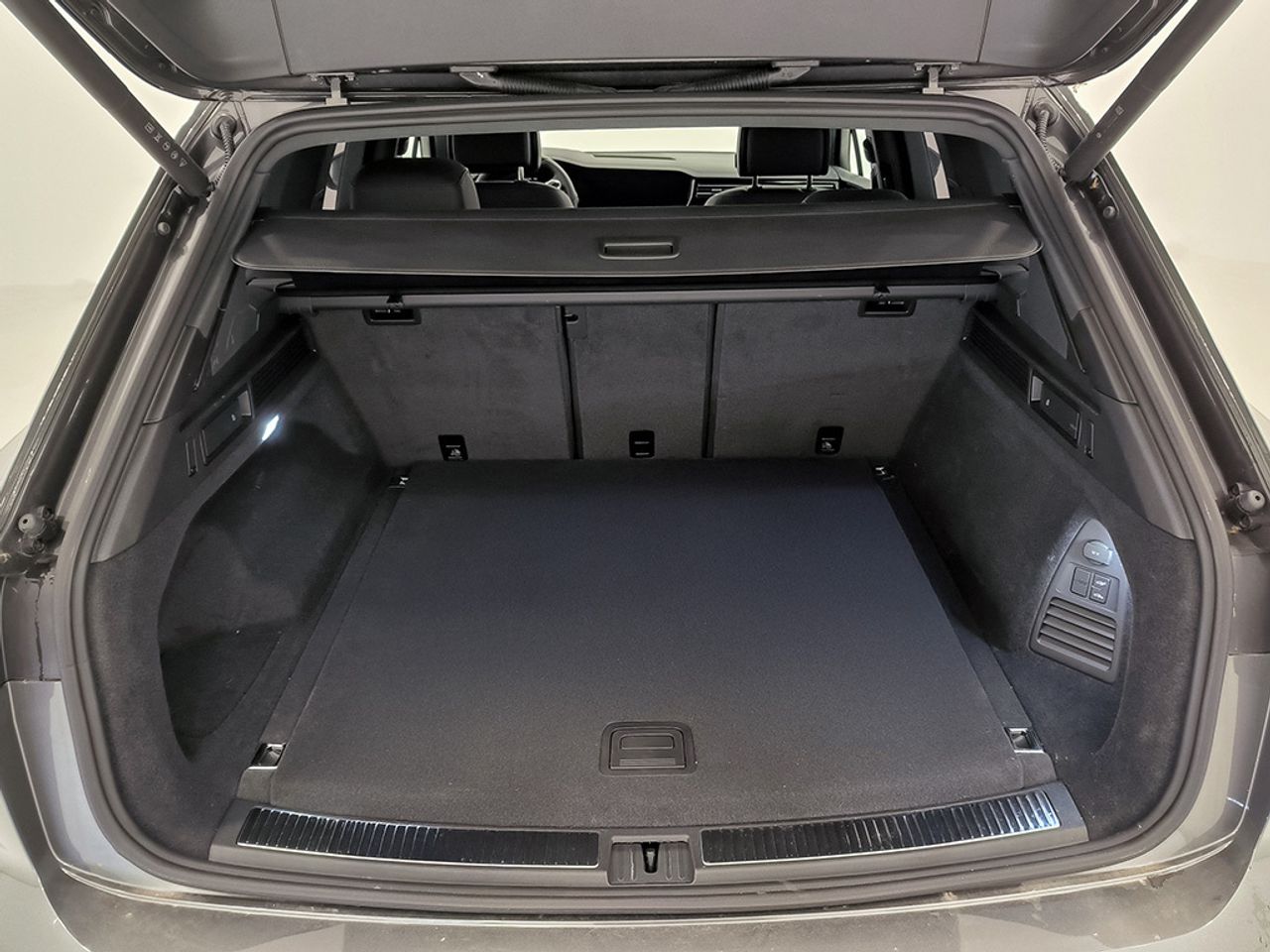 Volkswagen Touareg R Ehybrid 3.0 V6 Tsi 4motion 462 Cv - Foto 2