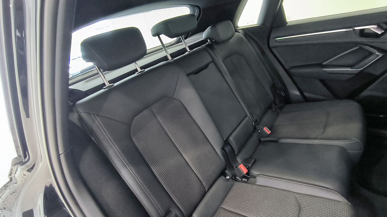 Audi Q3 35 Tfsi 150 Cv Stronic Black Line - Foto 2