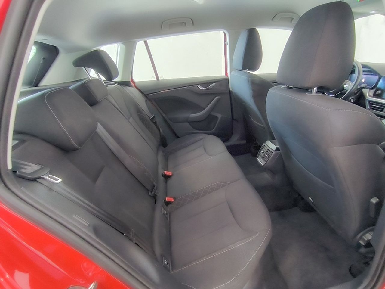 Skoda Kamiq 1.0 Tsi 95 Cv Ambition - Foto 2