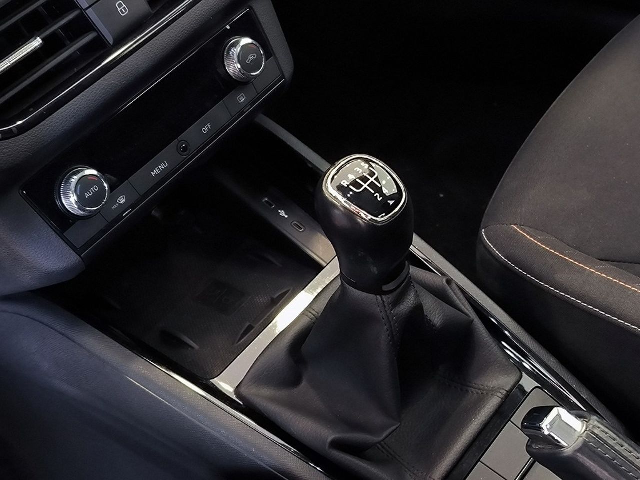 Skoda Kamiq 1.0 Tsi 95 Cv Ambition - Foto 2