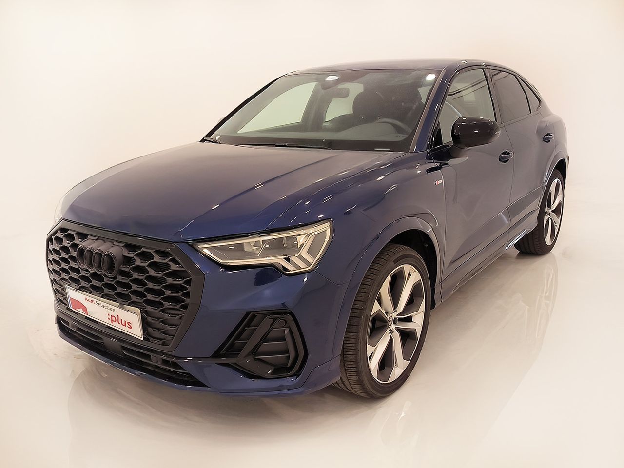 audi q3 2024 /