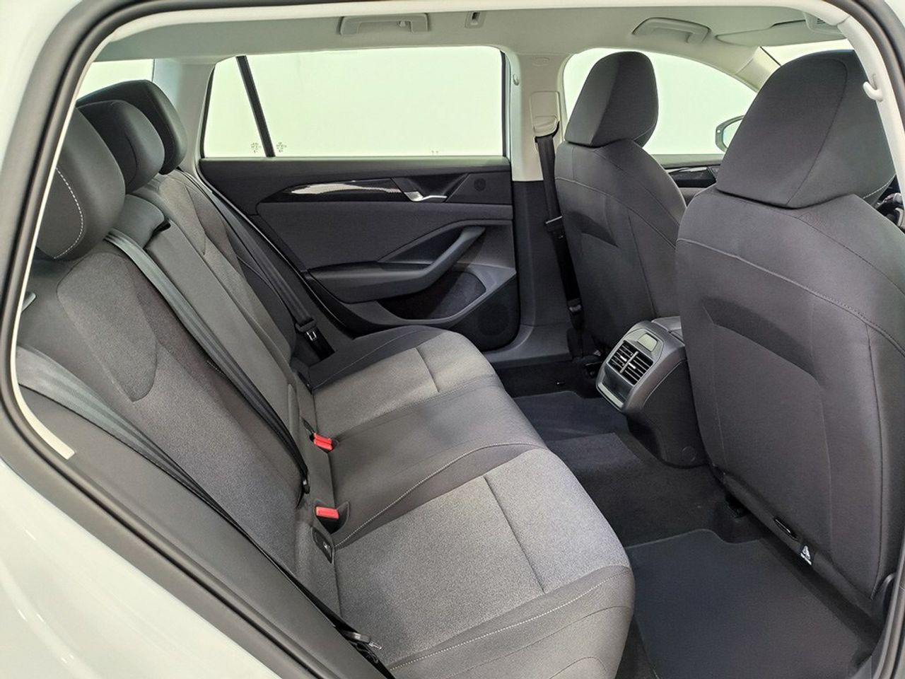 Volkswagen Passat 1.5 Tsi Ehybrid 204 Cv - Foto 2