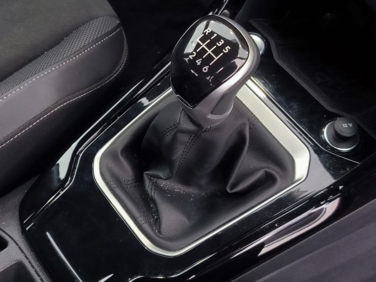 Volkswagen T-roc Dark Line 2.0 Tdi 115 Cv - Foto 2